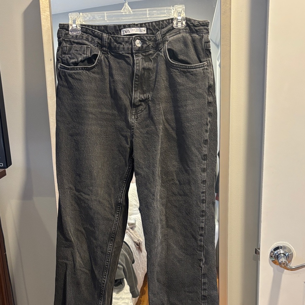 Zara women’s Charcoal Relaxed Jeans